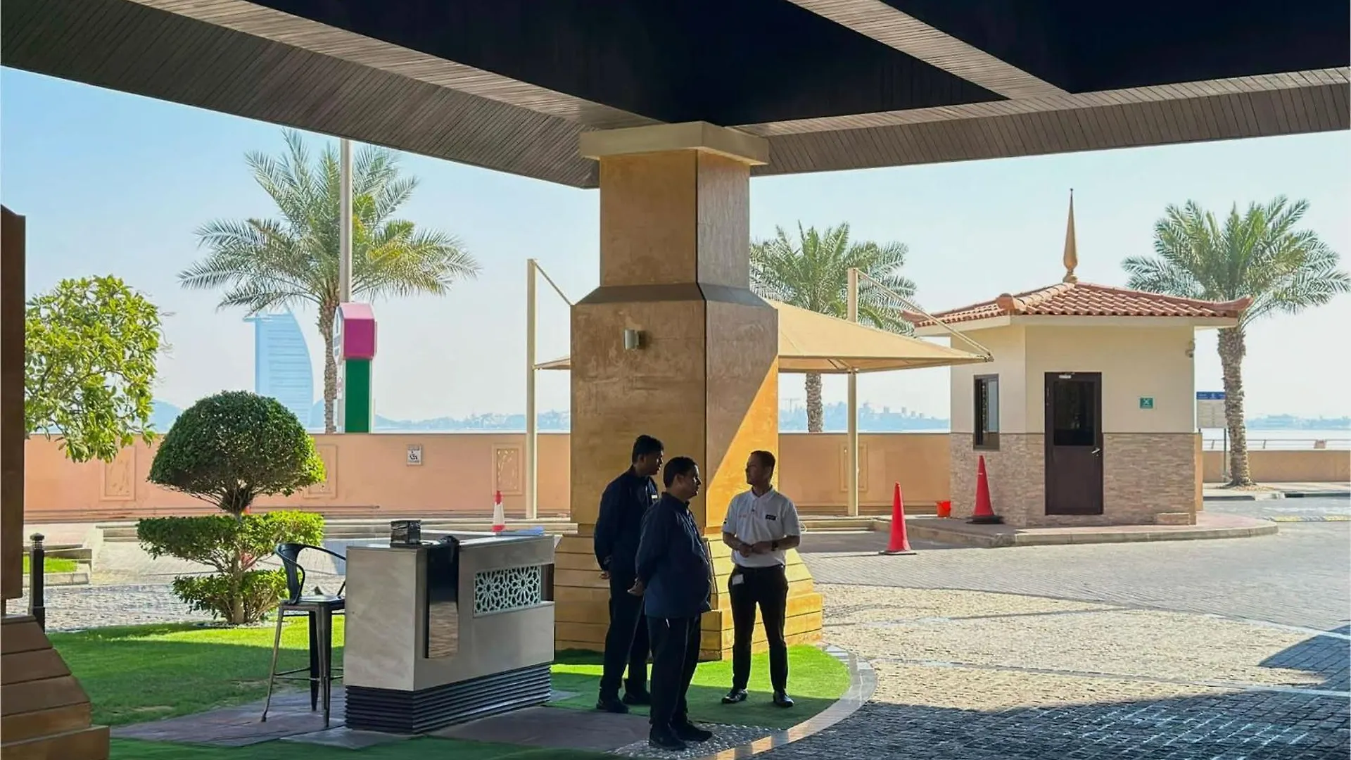 Fabulous 1 Bedroom Apartment At 5 Star Resort Dubai