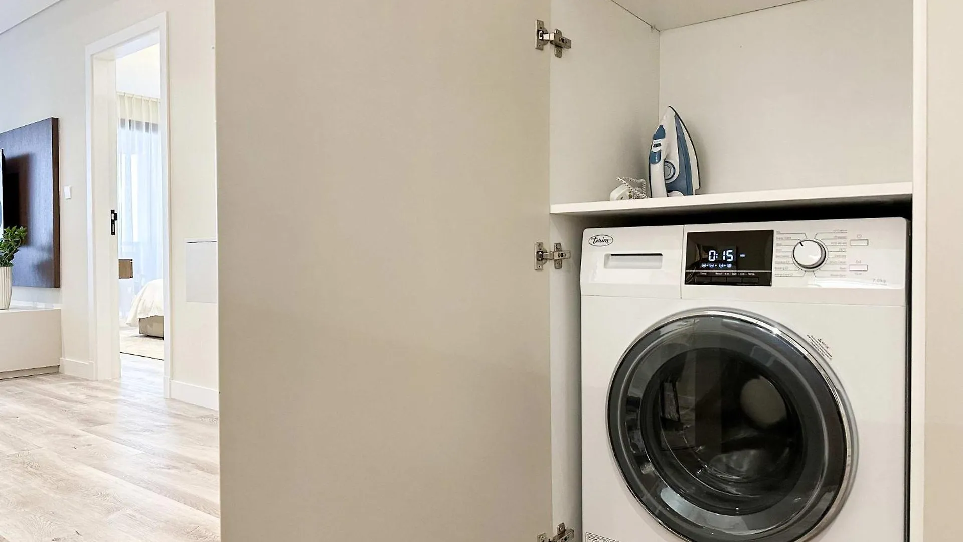 Fabulous 1 Bedroom Apartment At 5 Star Resort Dubai