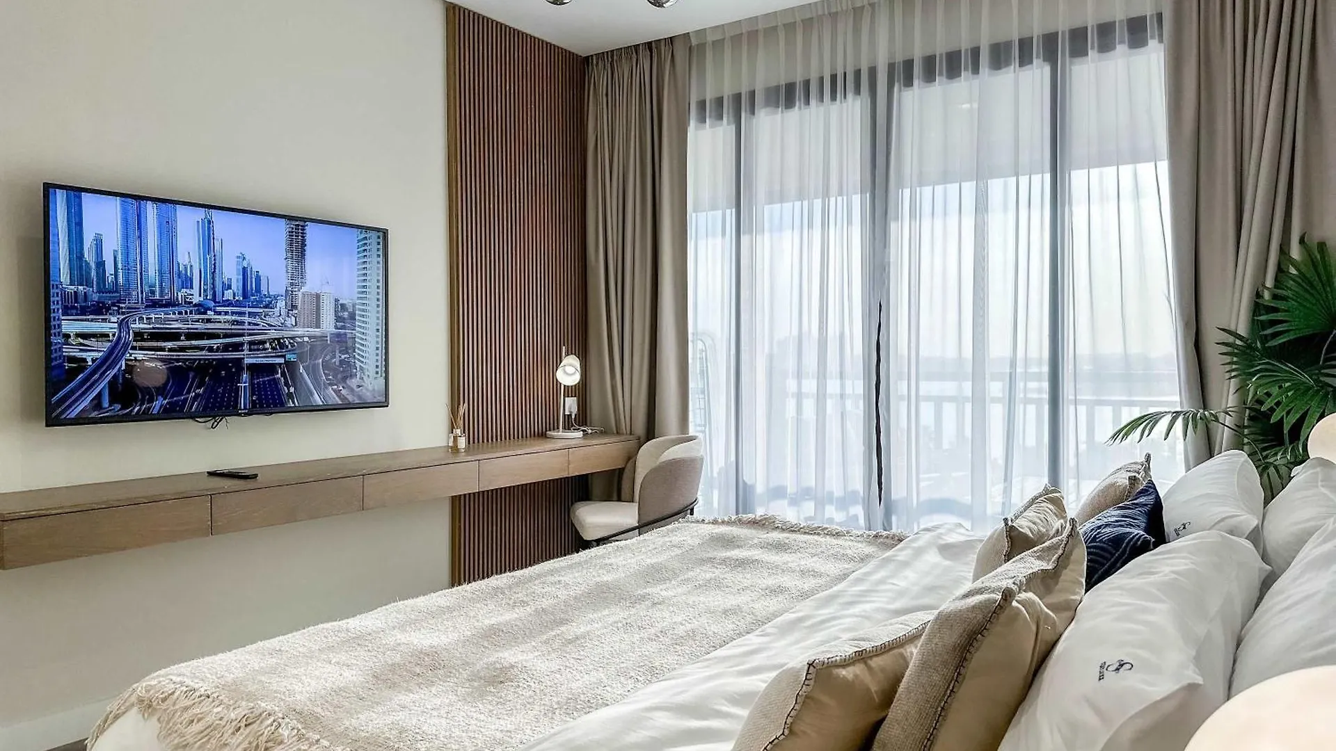Fabulous 1 Bedroom Apartment At 5 Star Resort Dubai